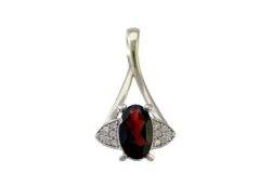 Přívěšek ze Zlatnictví Bohemia-garnet-jewellery.cz, Praha